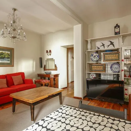 Superb Flat With Backyard In Cihangir Beyoglu Apartment